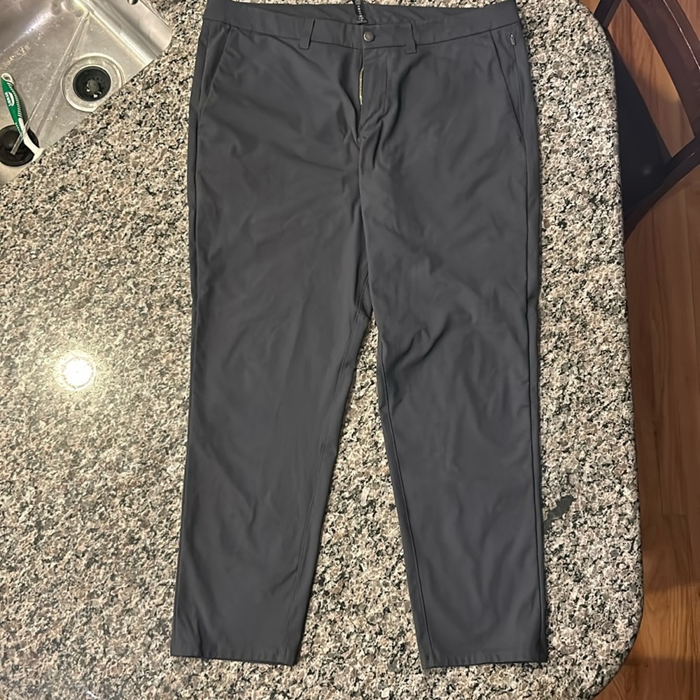 Lululemon ABC Slim-Fit Trouser 32" L Warpstreme. Size 40x32, obsidian gray.